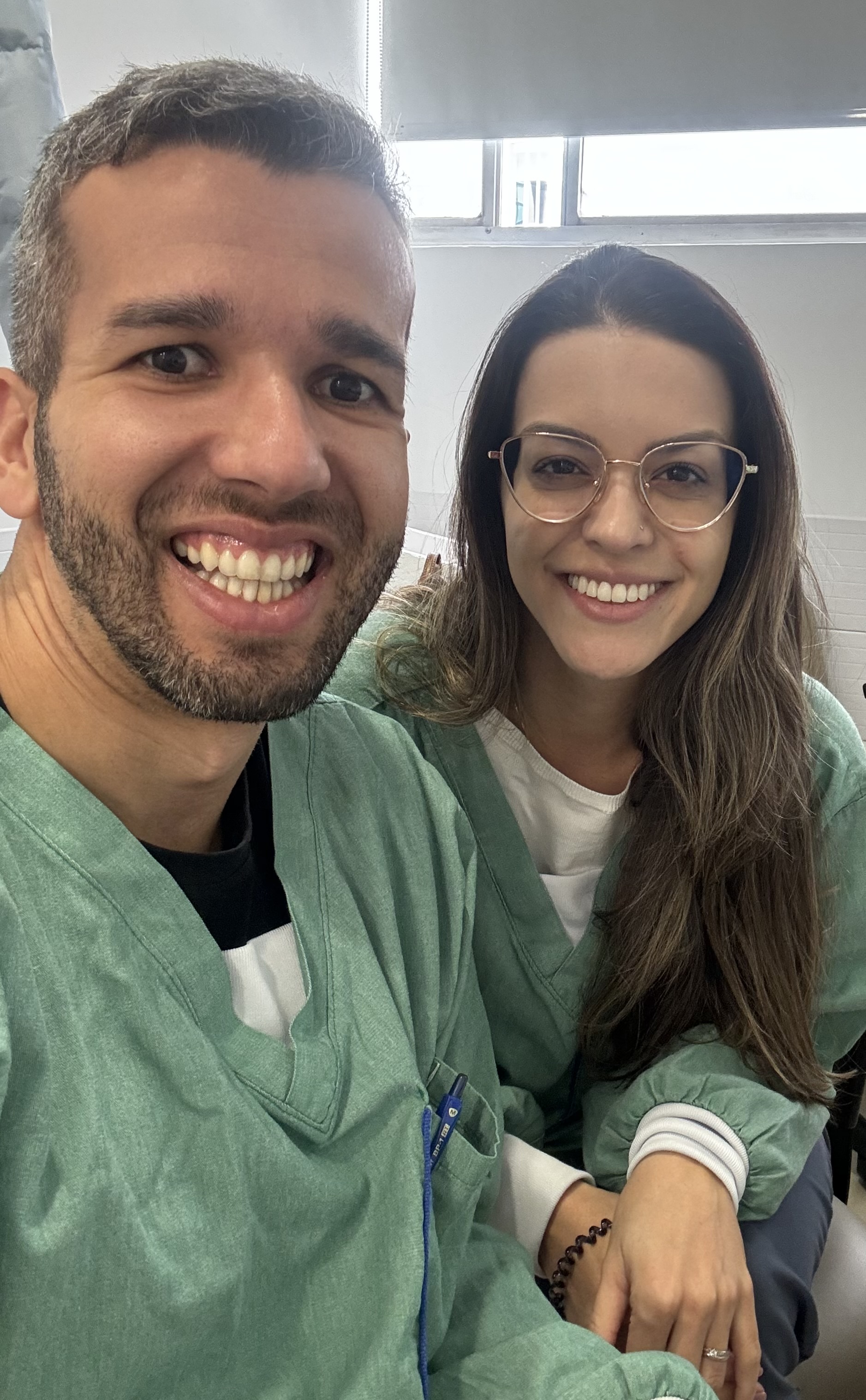 Equipe médica dedicada ao cuidado da dor crônica na Doralt